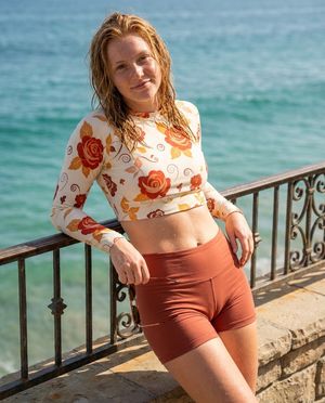 Women's Burnt Sienna Belleza Crop Top Rash Guard Women's Crop-Top Rashguard — Lolekai