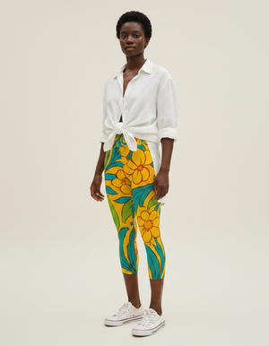 Amaryllis Leggings Capri Yoga Leggings — Dripper