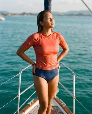 Women's Lava Falls Voltage women's rashguards