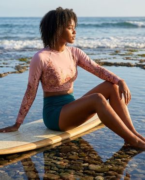 Women's Millennial Pink Jasmine Crop Top Rash Guard Women's Crop-Top Rashguard — Lolekai