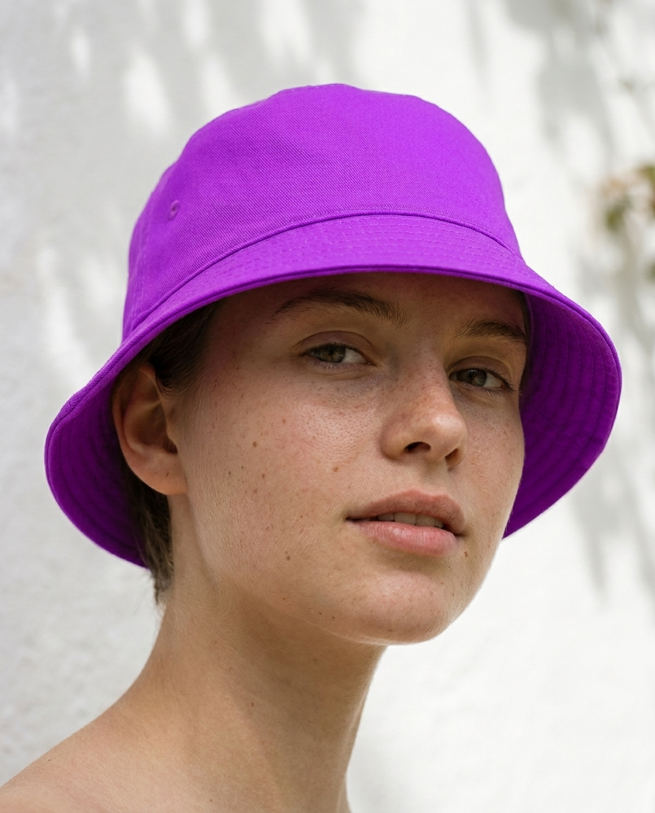Bucket hat in Neon Purple