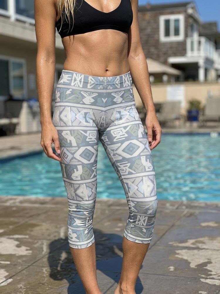 Women's White Onyx Estilo Capri Leggings