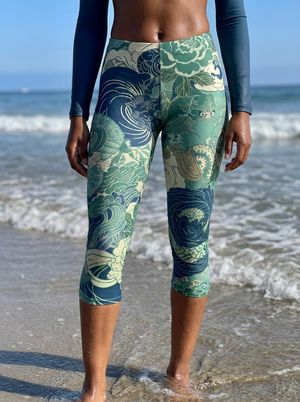 Transformative Teal Nami Leggings Capri Leggings — Lolekai