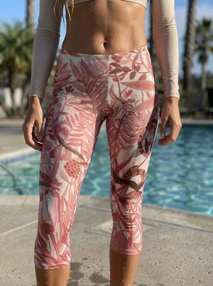 Tea Rose Oasis Capri Leggings Capri Leggings — Lolekai