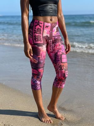 Electric Fuchsia Bakeneko Leggings Capri Leggings — Lolekai
