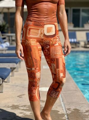 Coral Kaikea Leggings Capri Leggings — Lolekai