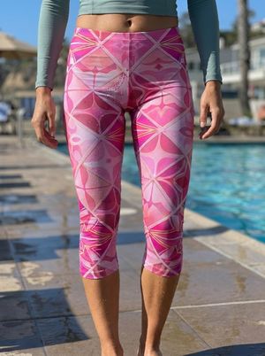 Electric Fuchsia Surge Leggings Capri Leggings — Lolekai