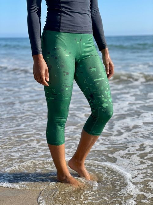 Runway Emerald Surge Capri Leggings Capri Leggings — Lolekai