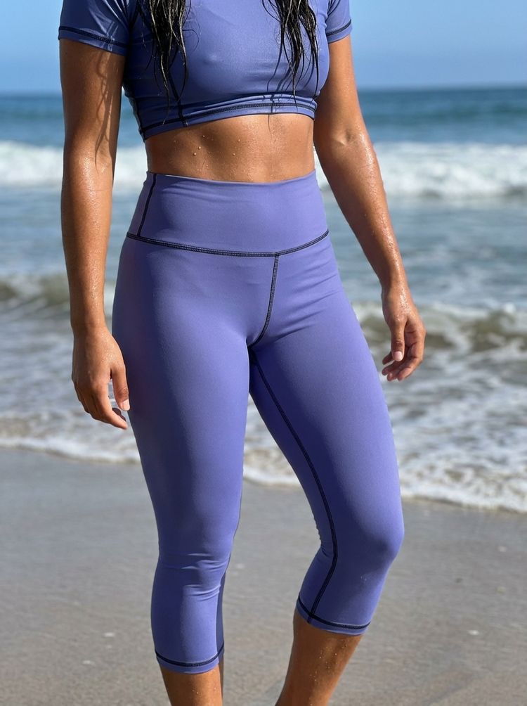 Very Peri Capri Yoga Leggings