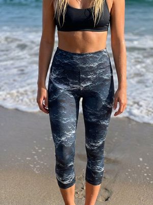 Obsidian Collection capri yoga leggings